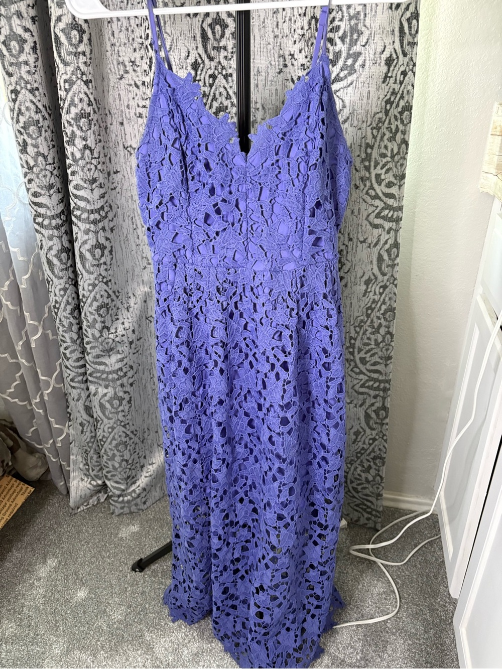 ASTR The Label M Purple Floral Lace V-Neck Strappy Sleeveless Maxi Dress